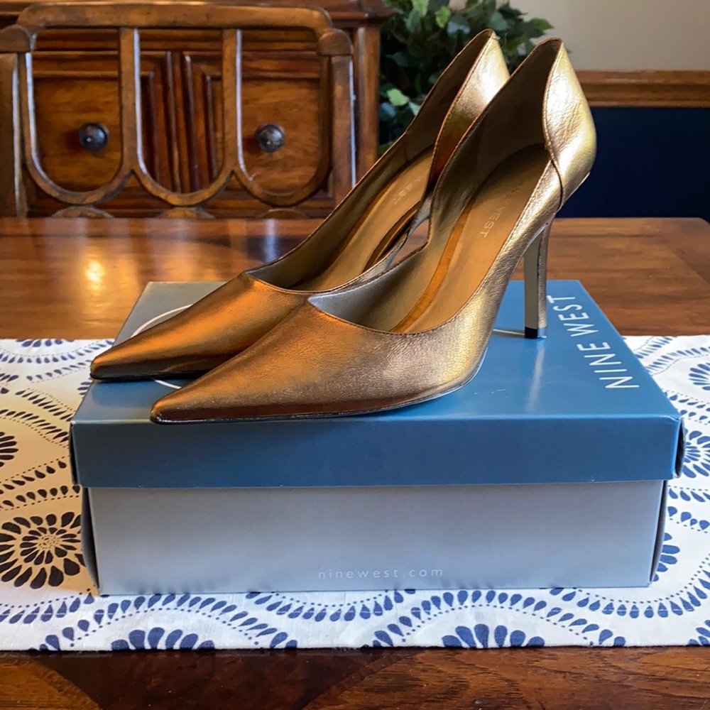 💥New Nine West Bronze Pump. Size 8.5